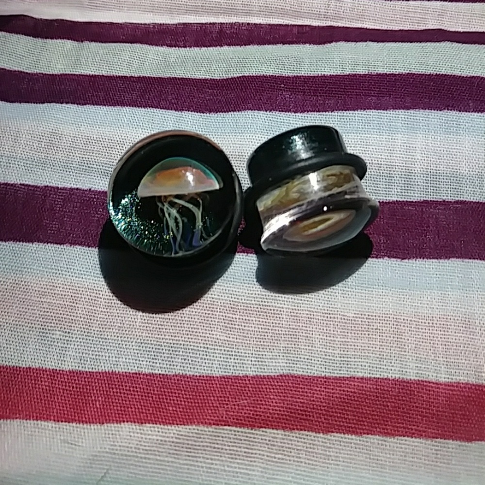 Jellyfish plugs
